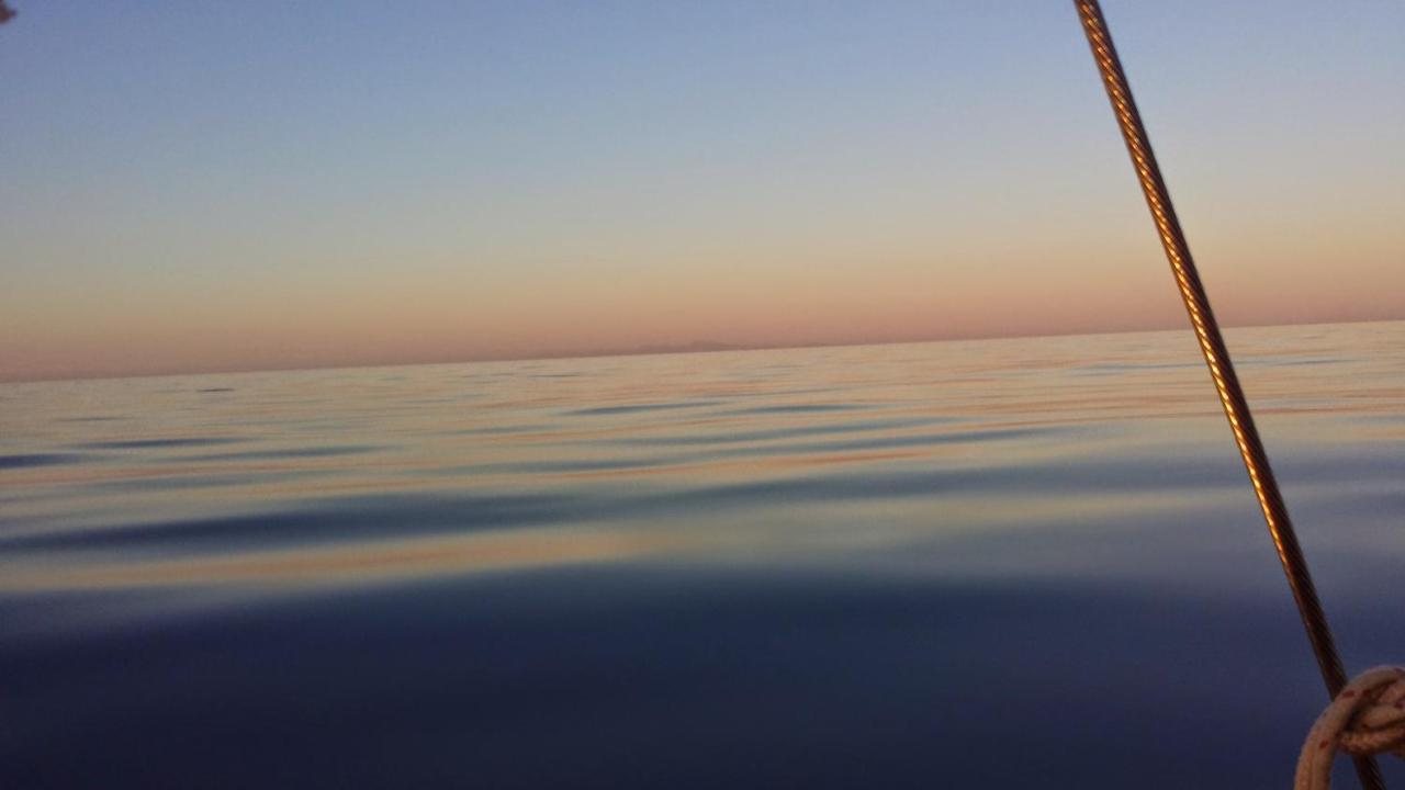 On A Beautiful Ocean Going Classic Schooner! Bateau-hôtel