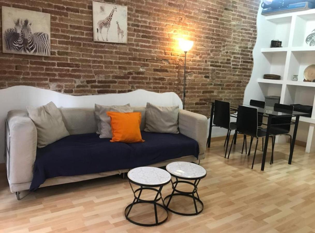 Rustic 2 Bedroom Poble Sec Apartment Barcelona
