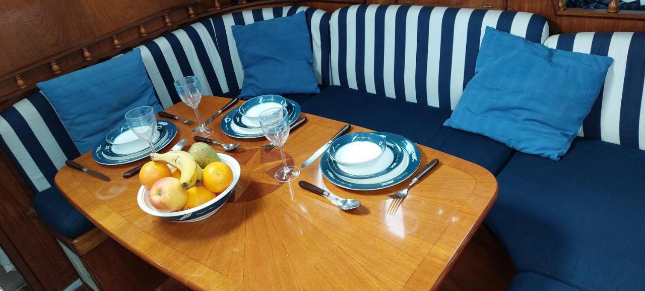 On A Beautiful Ocean Going Classic Schooner! * Barcelone