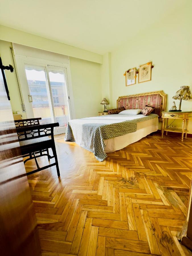 Your Second In With Private And Private Bathroom Close To Montjuic, Pl Espana, La Rambla, Ferry Port Habitación en casa particular Barcelona