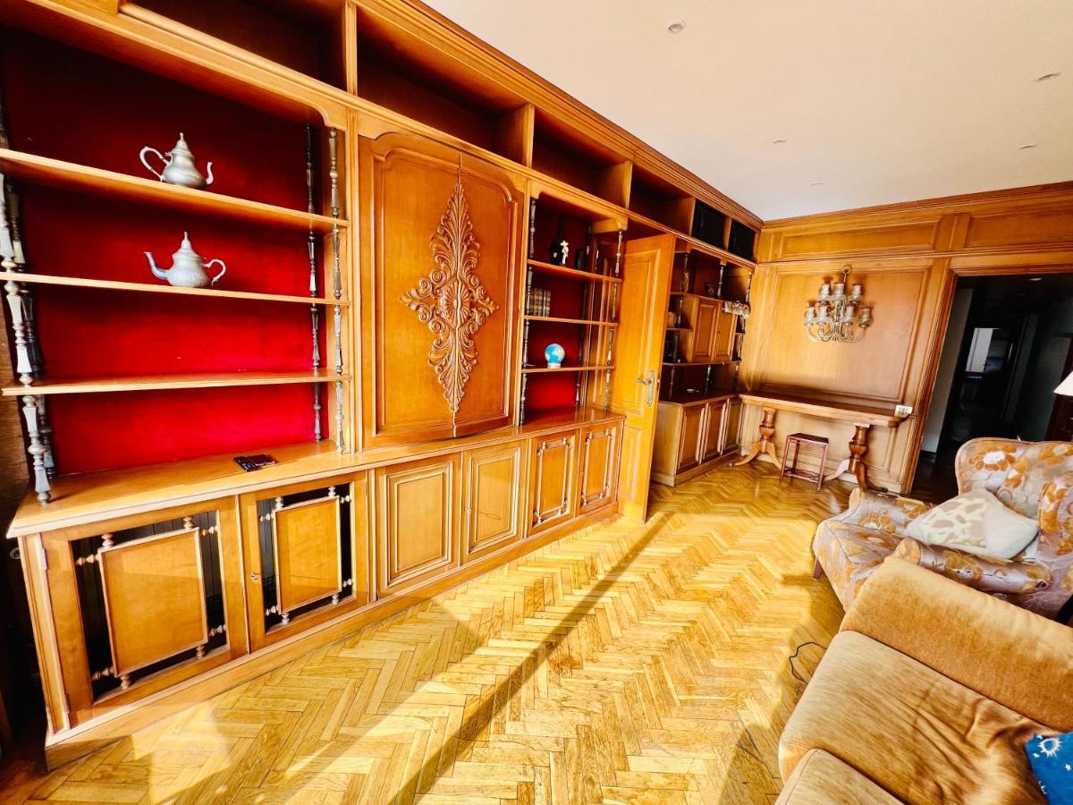 Your Second In With Private And Private Bathroom Close To Montjuic, Pl Espana, La Rambla, Ferry Port *