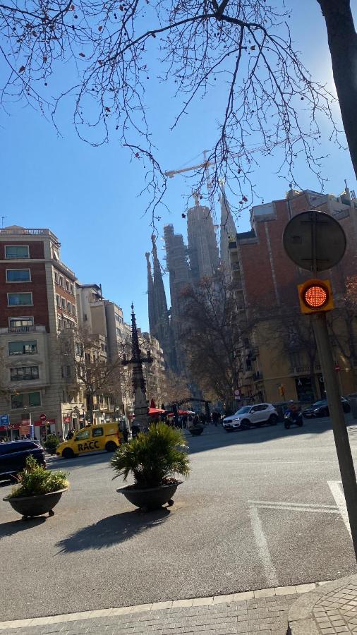 Lindo En Sagrada Familia Barcelona