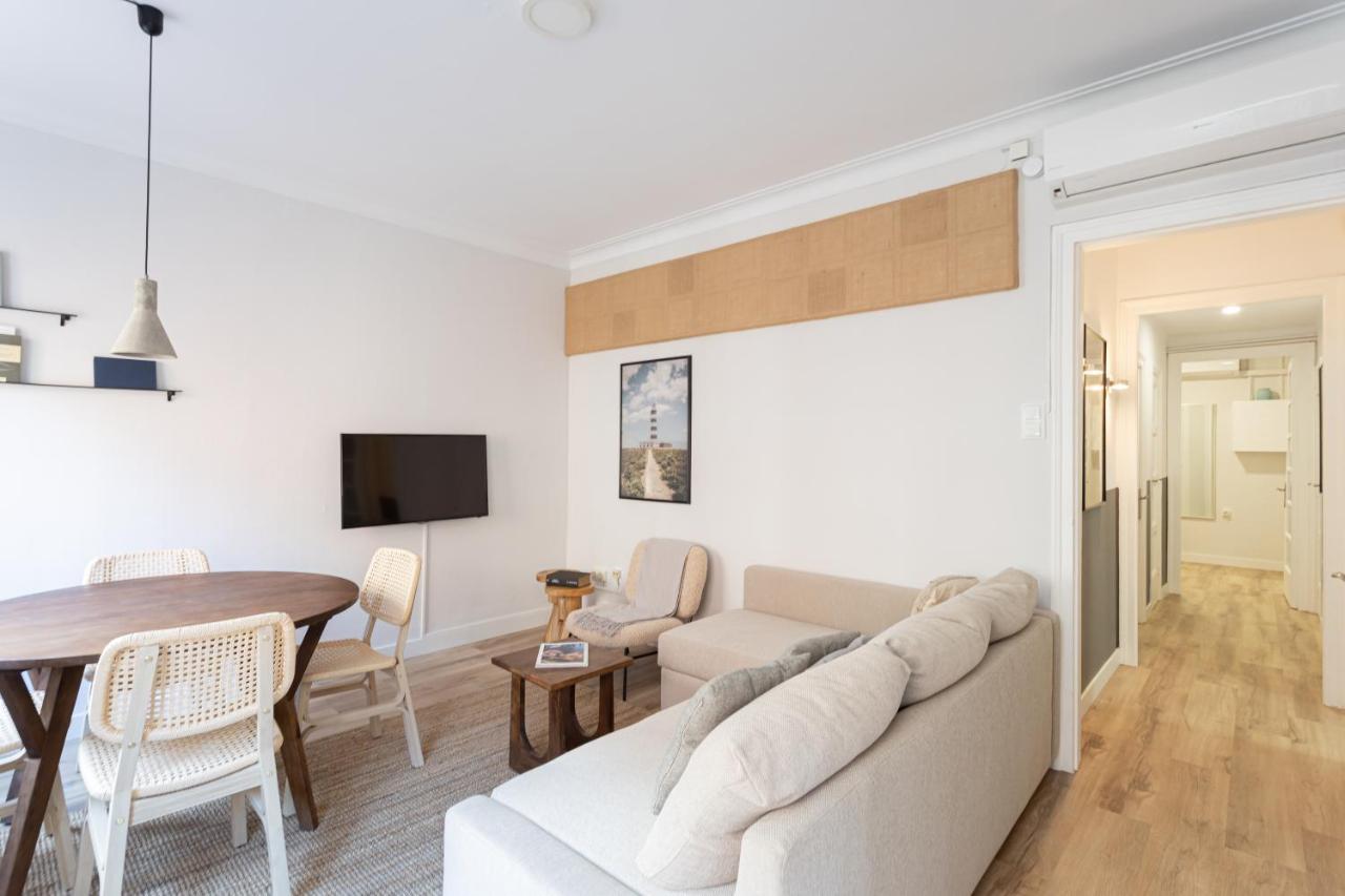 Stylish 3 Bedroom Apartment *