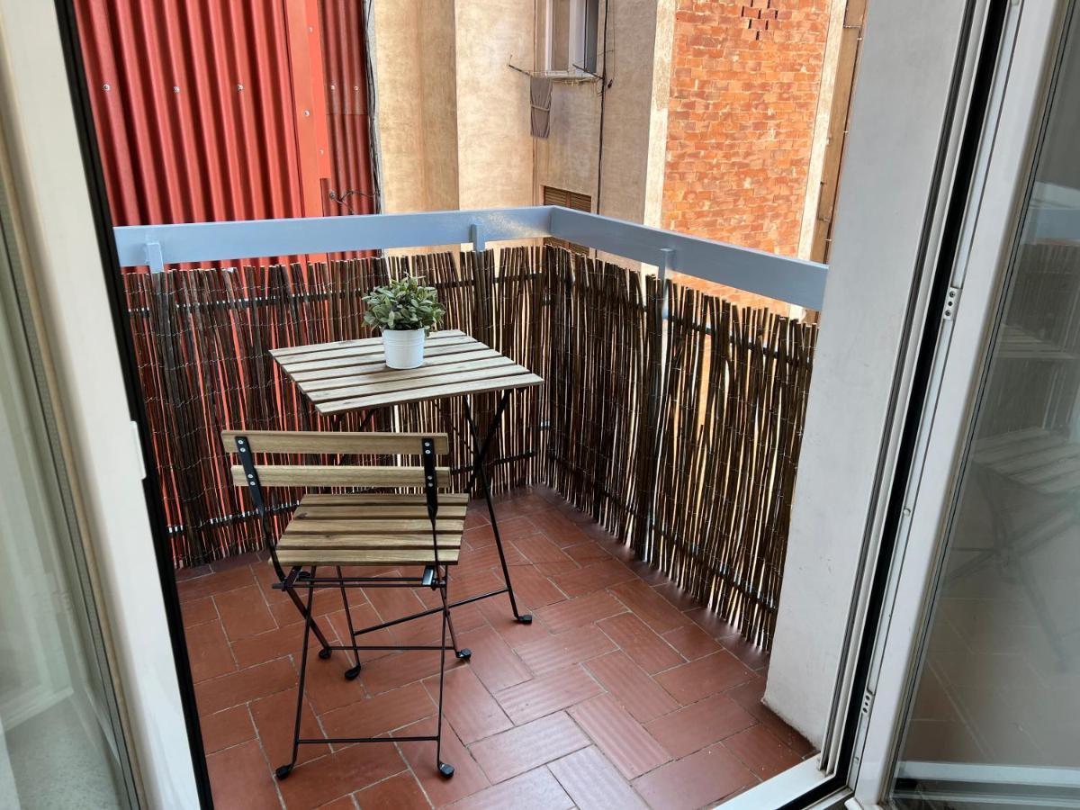 Apartment Sunny And Quiet Sagrada Familia