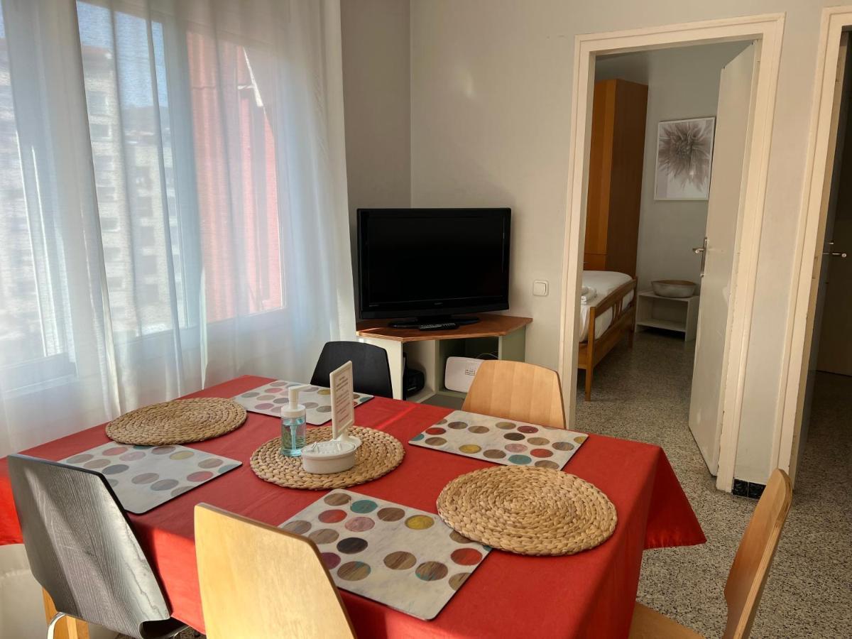 Sunny And Quiet Sagrada Familia Apartment