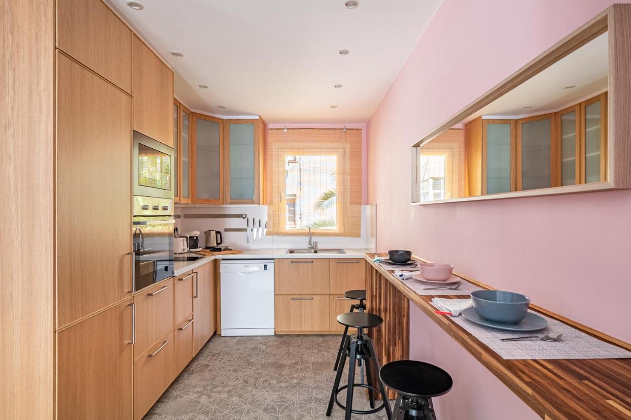 Three Bedrooms Apartment *
