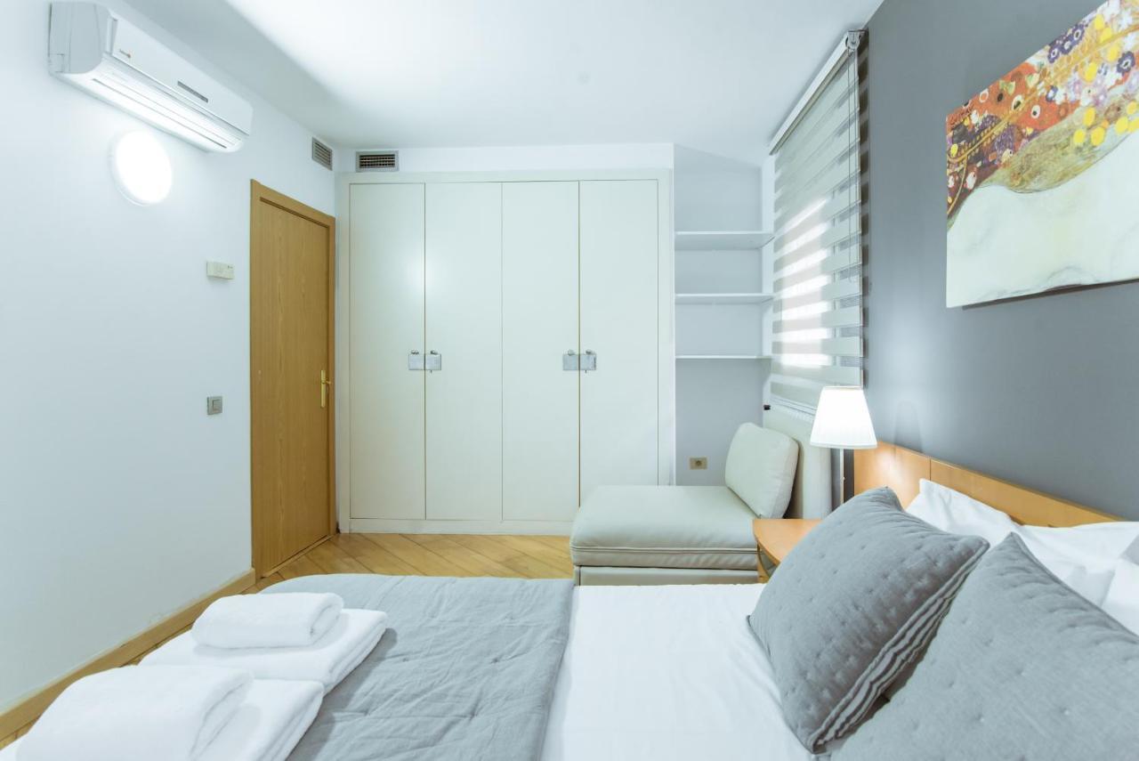 Two Bedroom Townhouse Within 10min Walk From Beach Appartement Barcelone