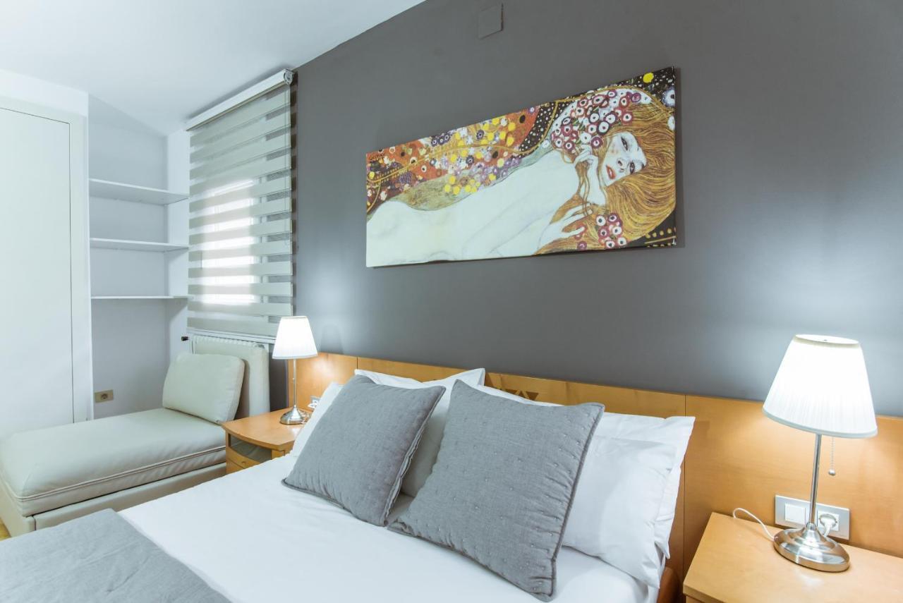 Appartement Two Bedroom Townhouse Within 10min Walk From Beach Barcelone