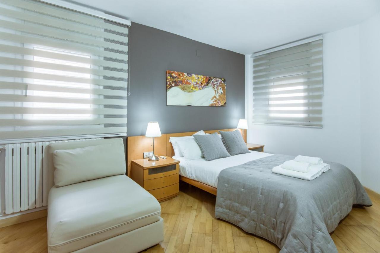 Two Bedroom Townhouse Within 10min Walk From Beach * Barcelone