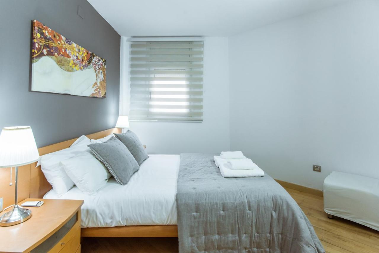 Two Bedroom Townhouse Within 10min Walk From Beach