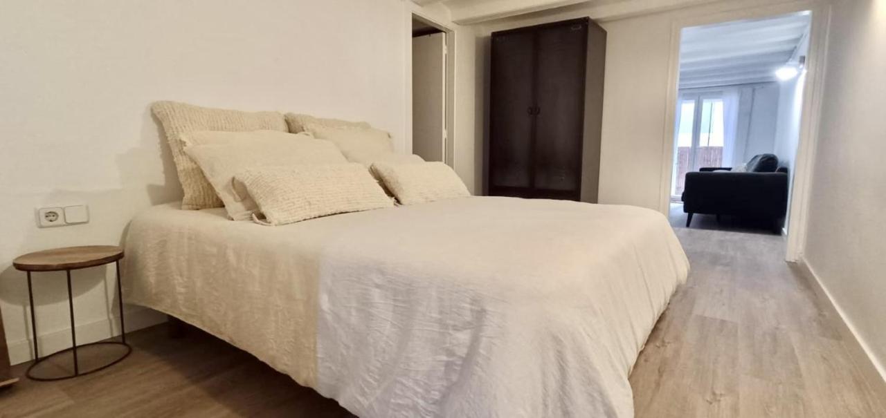 Appartement New Design In Center. *