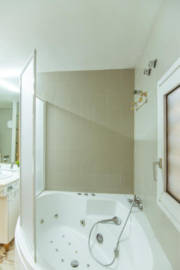 Two Bedroom Townhouse Within 10min Walk From Beach Appartement Barcelone