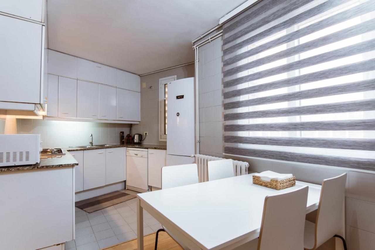 Two Bedroom Townhouse Within 10min Walk From Beach
