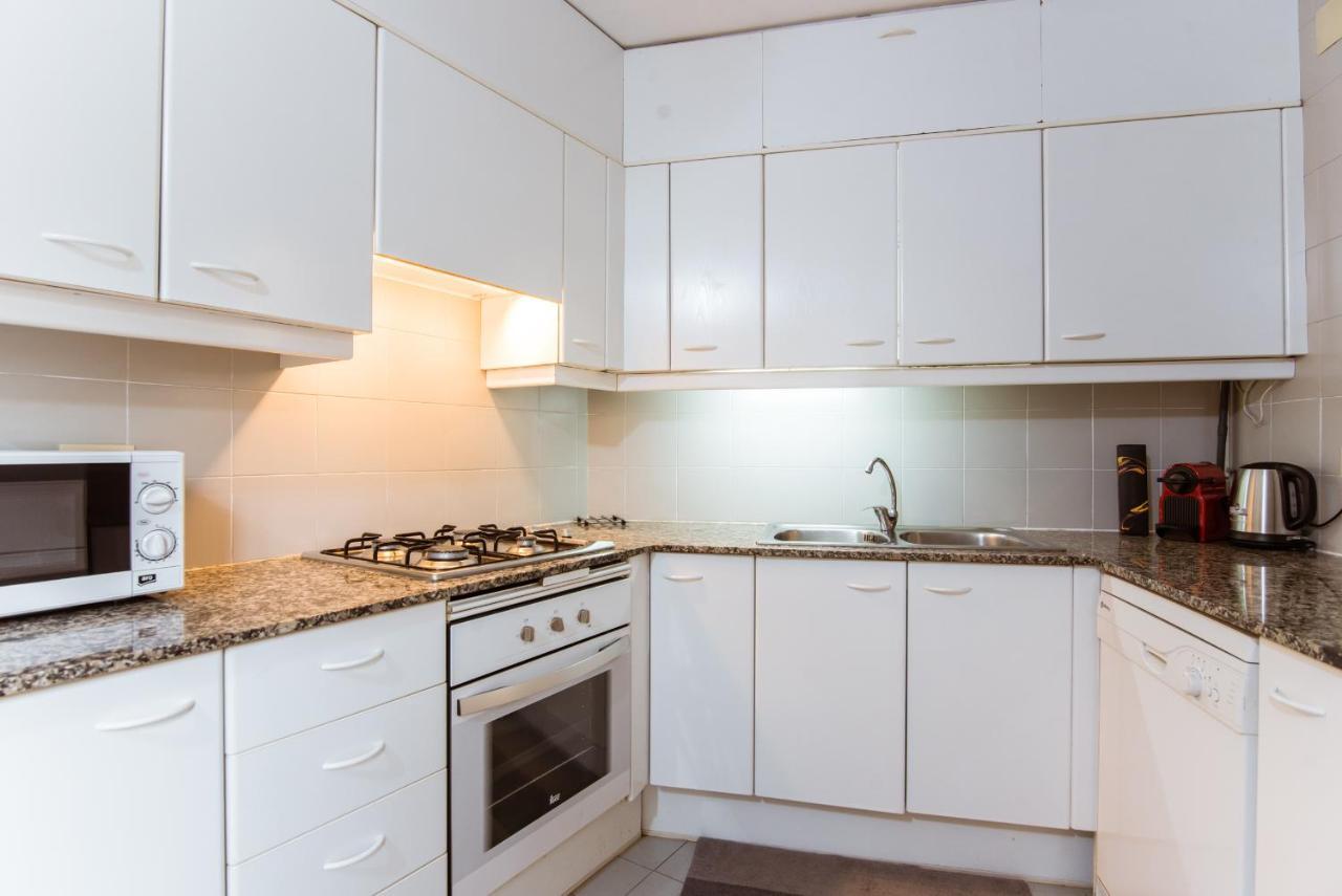 Two Bedroom Townhouse Within 10min Walk From Beach Appartement Barcelone