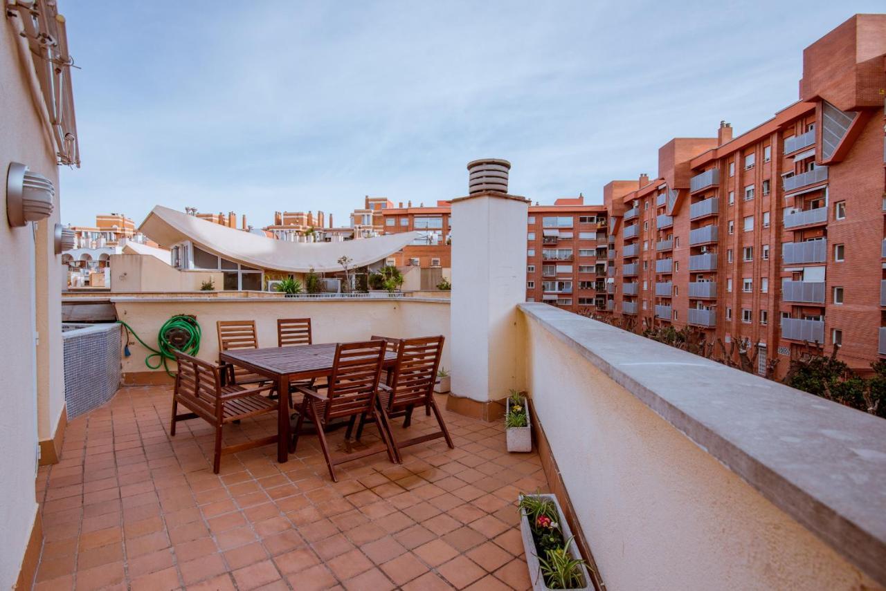 Two Bedroom Townhouse Within 10min Walk From Beach Appartement Barcelone