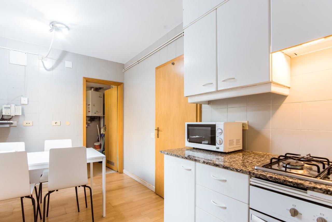 Two Bedroom Townhouse Within 10min Walk From Beach