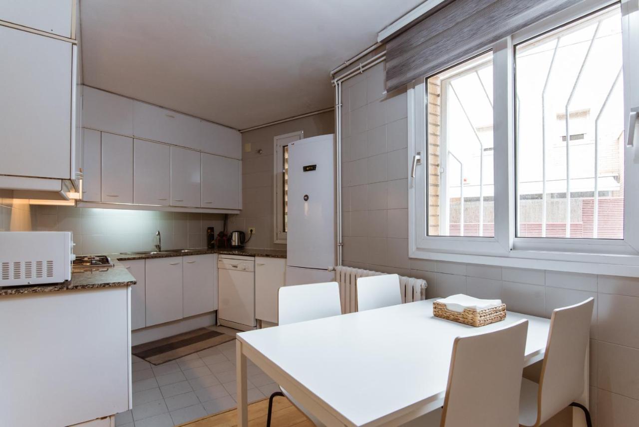 Appartement Two Bedroom Townhouse Within 10min Walk From Beach Barcelone