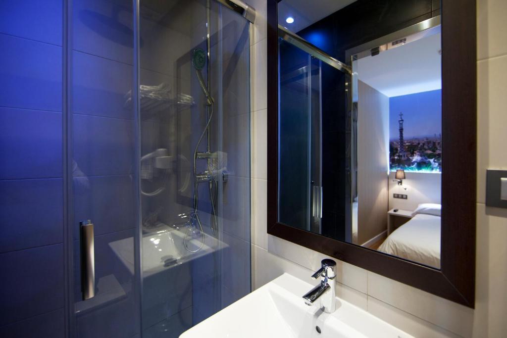 Bcn Ramblas Guest house 2*