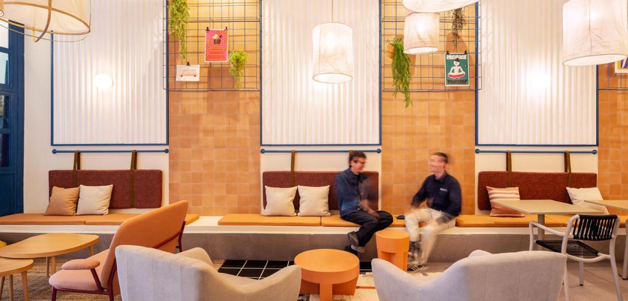 Latroupe Poblenou Hostel