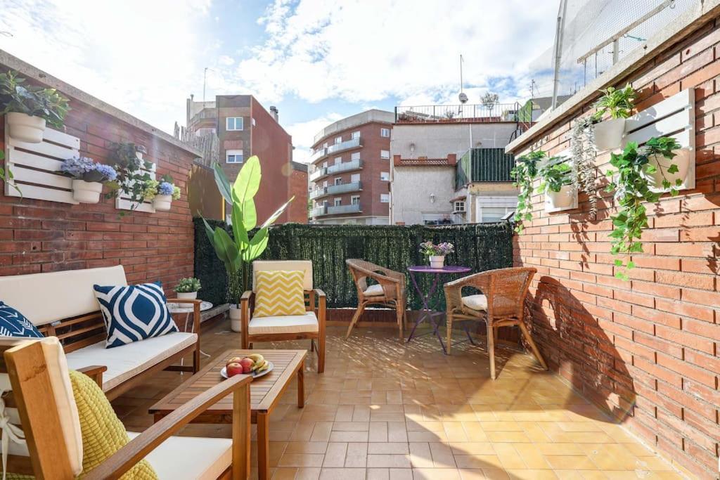 Penthouse With Big Terrace, Quiet Area, 1 Bedroom Appartement