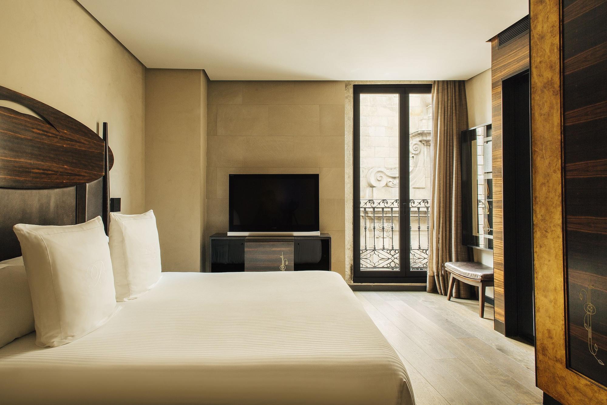 Bagues, A Small Luxury Of The World