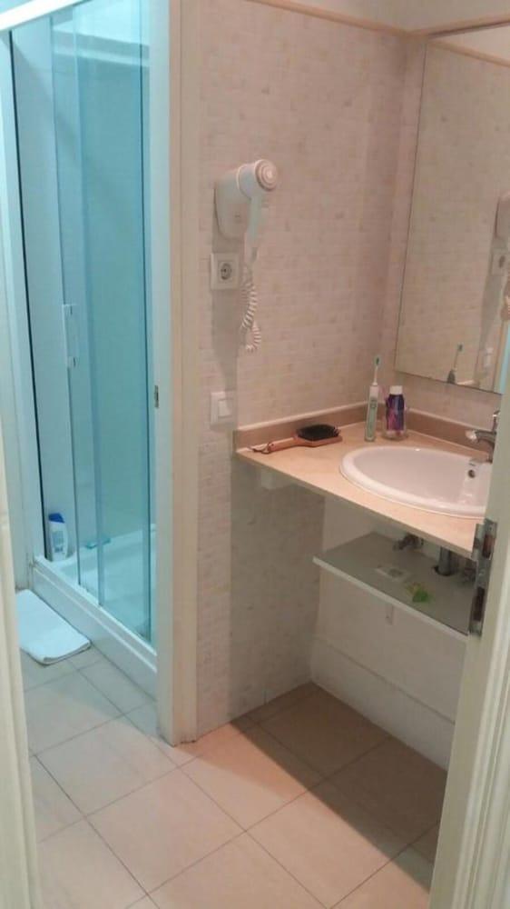 Guest house Hostalin Gran Via 3*
