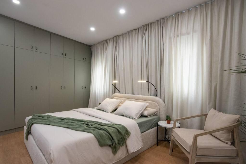 +25y Only, Family Flat Near The