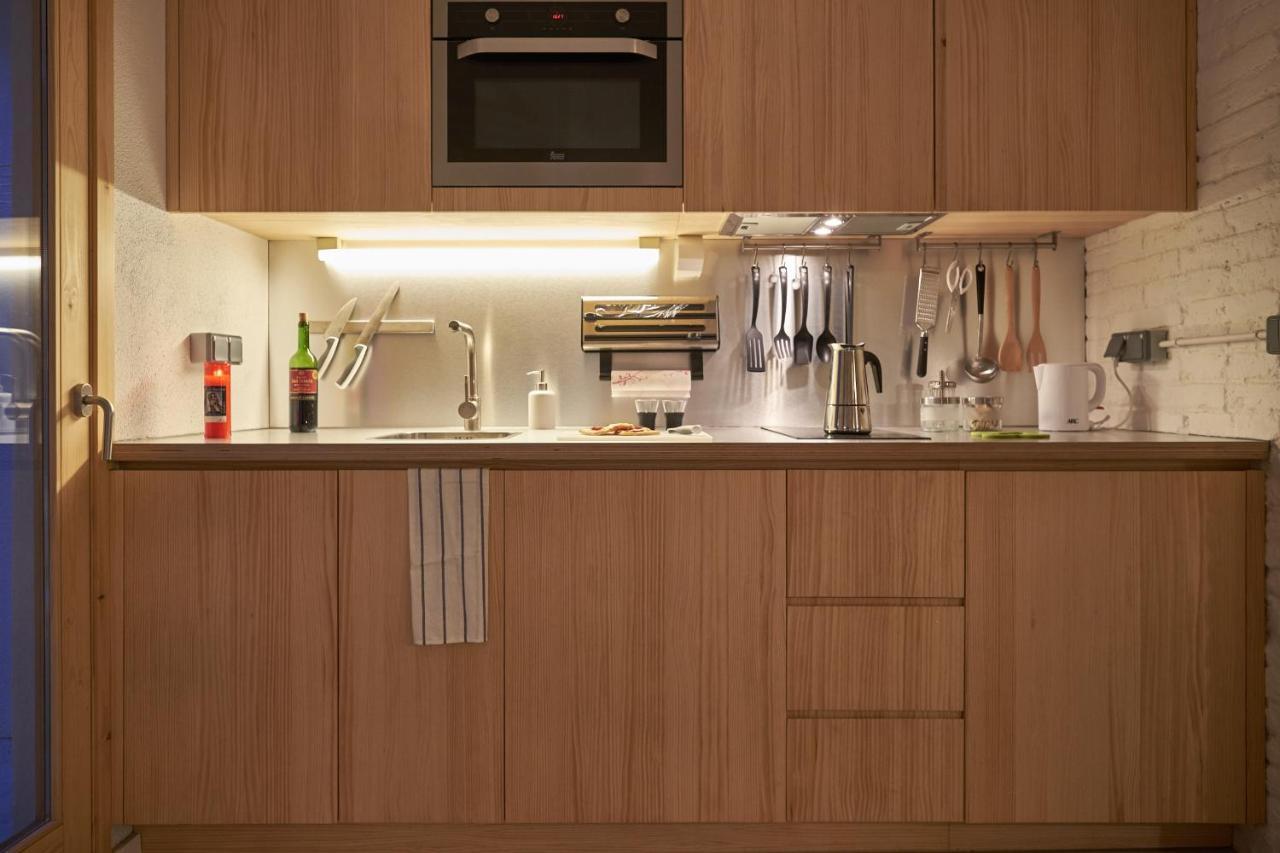 Luxury 1br With Patio Near The Appartement Barcelone