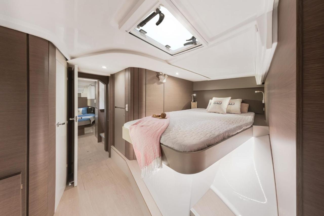 Private Exclusive Catamaran 'hang Loose' Barcelone