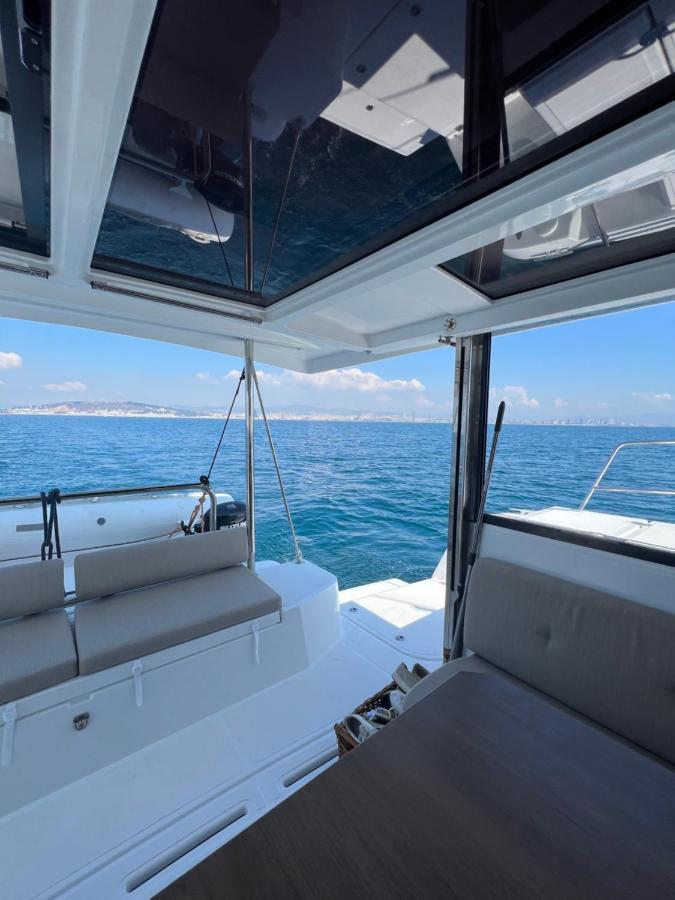 Private Exclusive Catamaran 'hang Loose' Bateau-hôtel