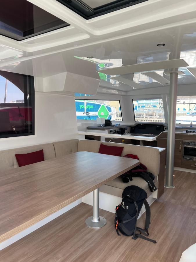 Botel Private Exclusive Catamaran 'hang Loose' Barcelona