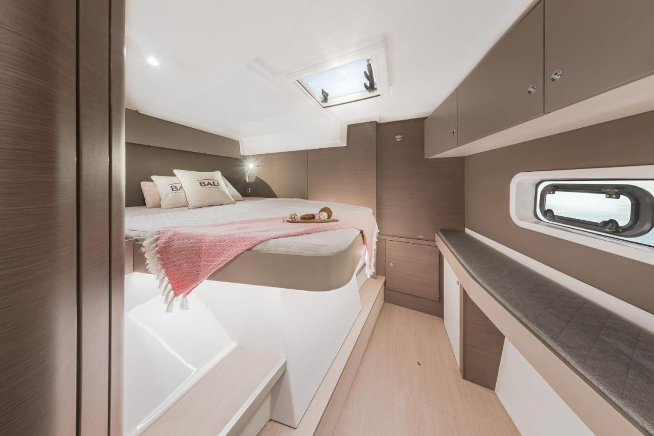 Private Exclusive Catamaran 'hang Loose' Barcelone
