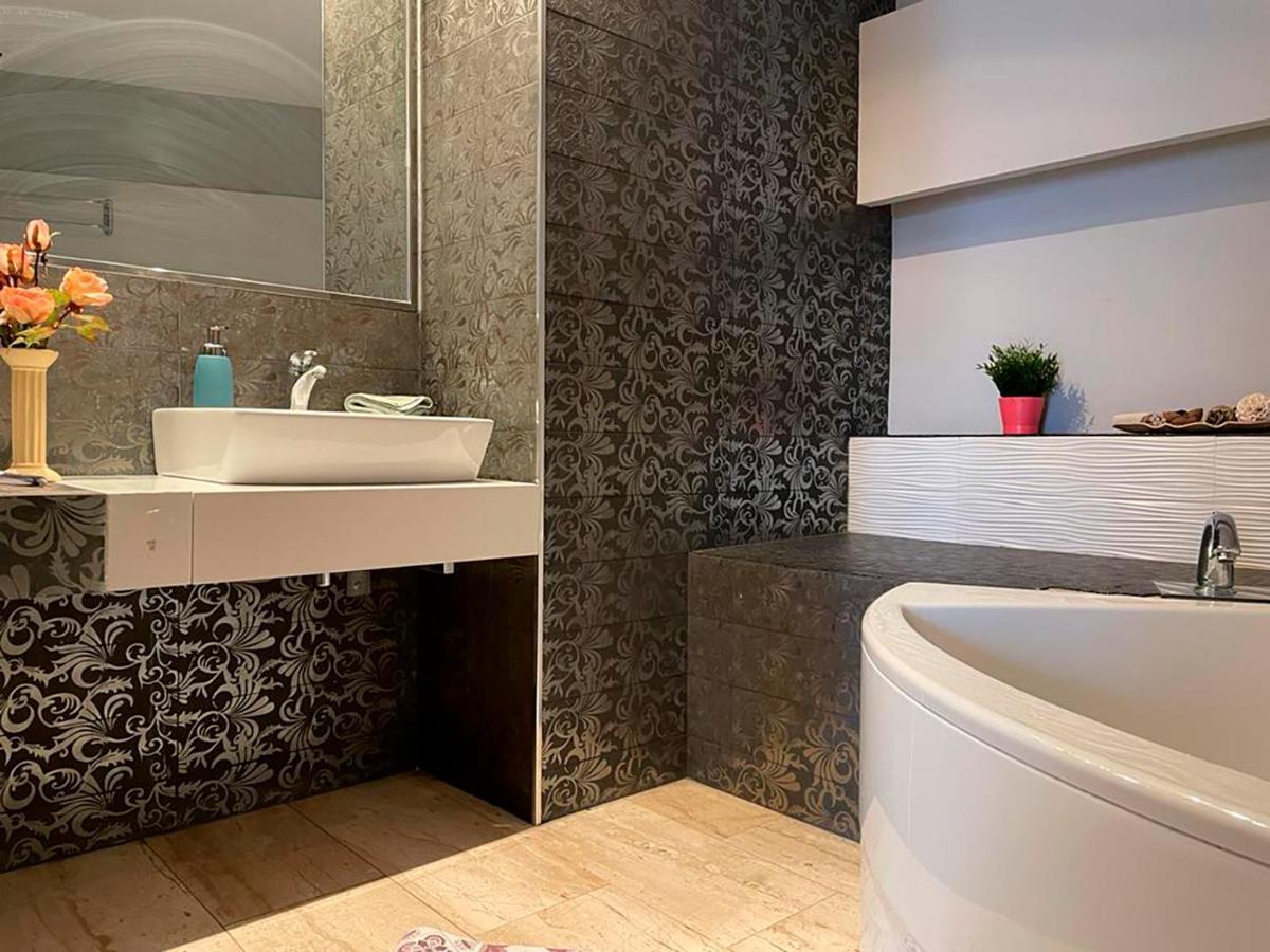 Hostel By La Rambla Rooms