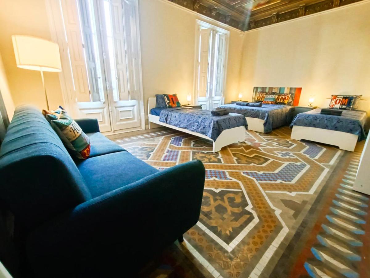 By Plaza Catalunya Hostel