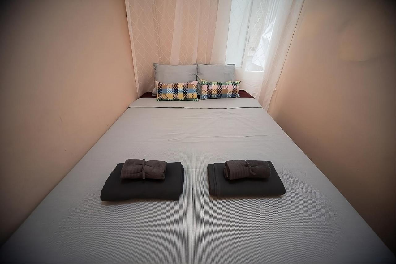 Traditional In Eixample Hostel