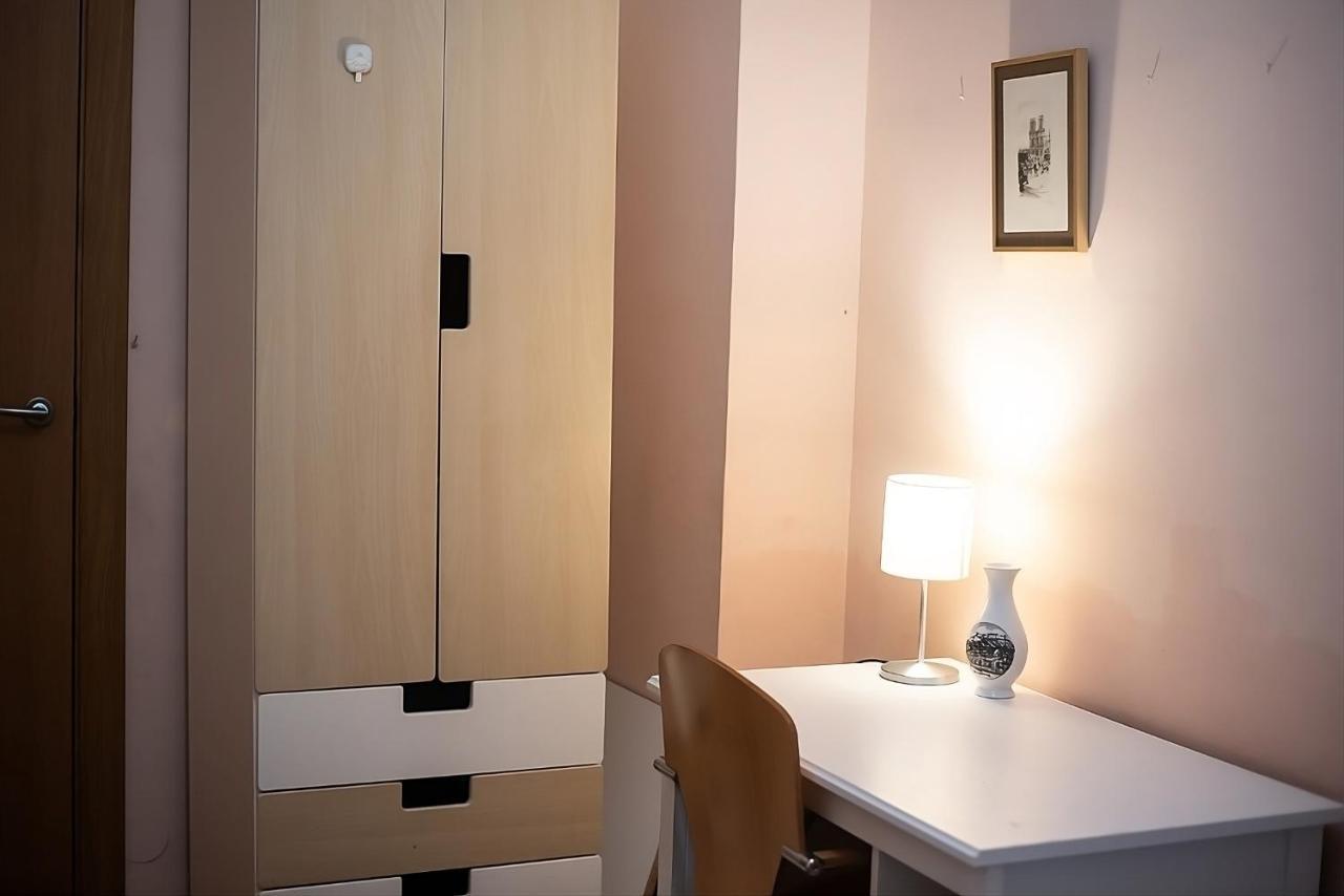 Hostel Traditional In Eixample