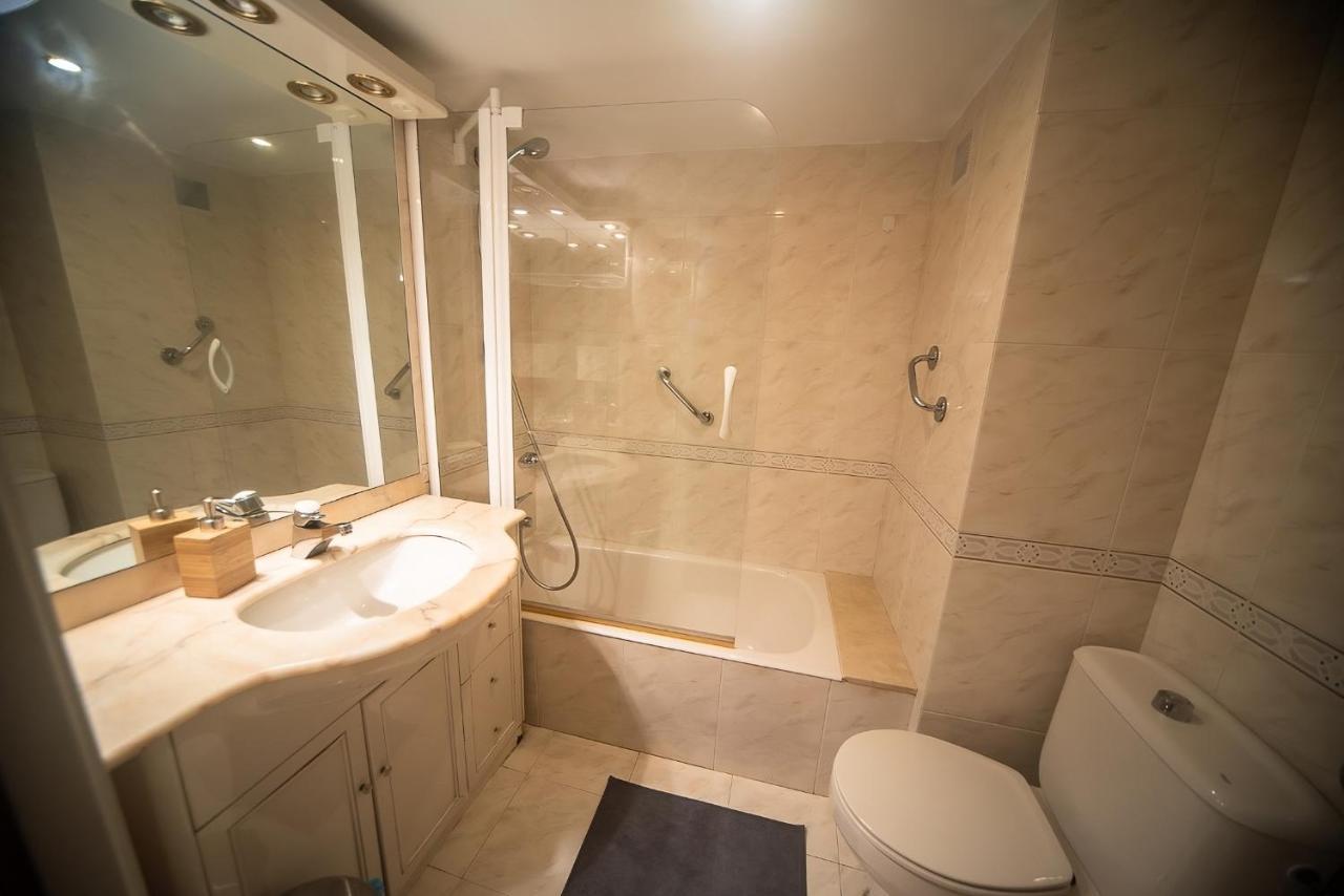 Hostel Traditional In Eixample Barcelona