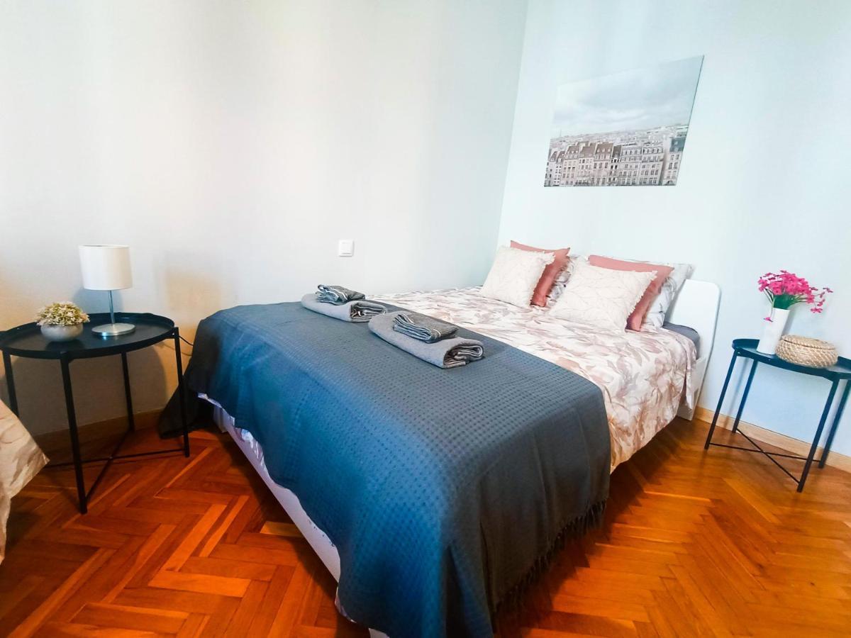 By La Pedrera - Diagonal Hostel