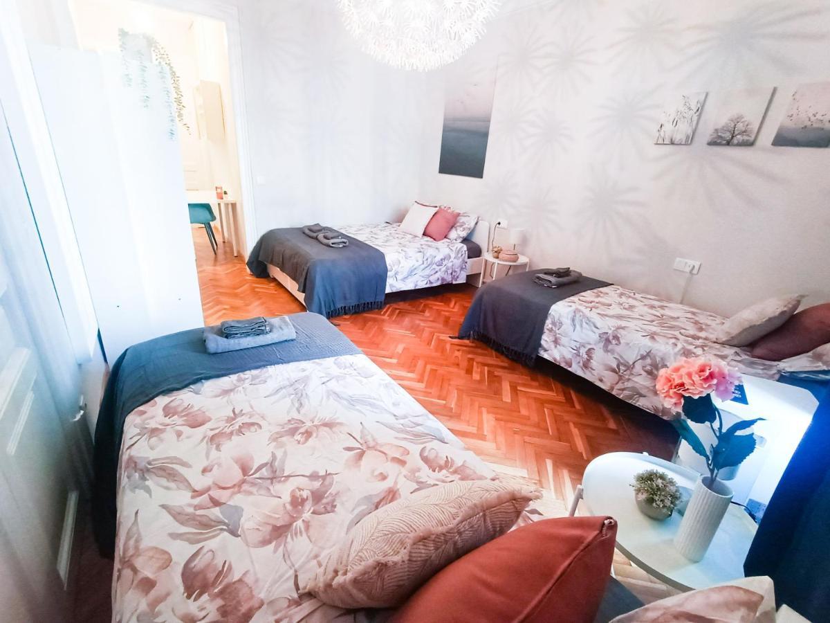 By La Pedrera - Diagonal Hostal Barcelona