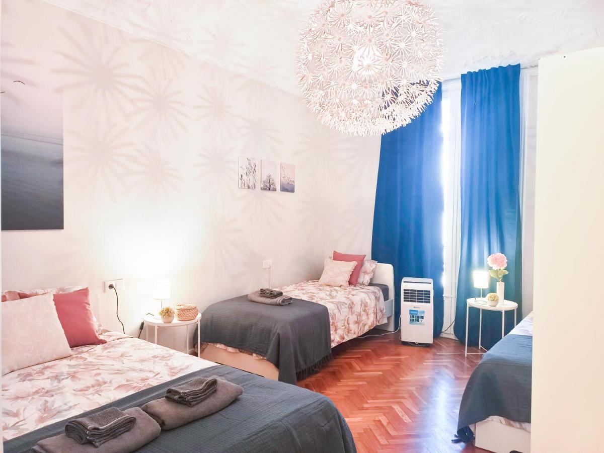 By La Pedrera - Diagonal Hostal