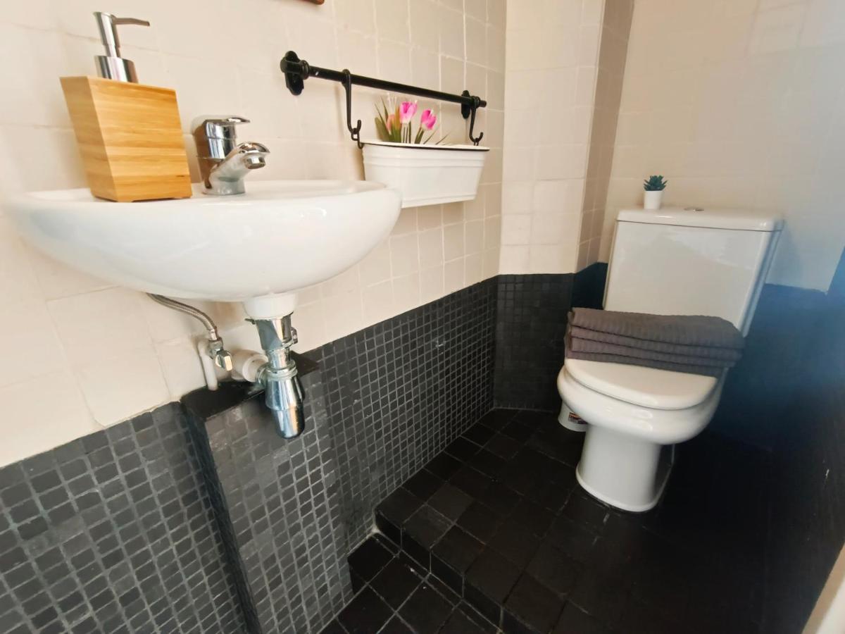 Urquinaona Rooms Hostel *