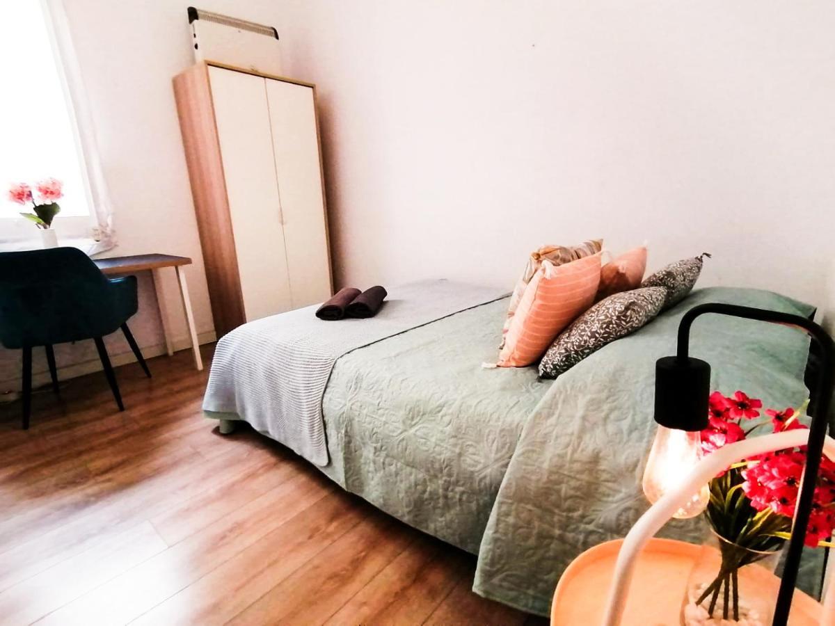 By Paseo De Gracia Hostel *
