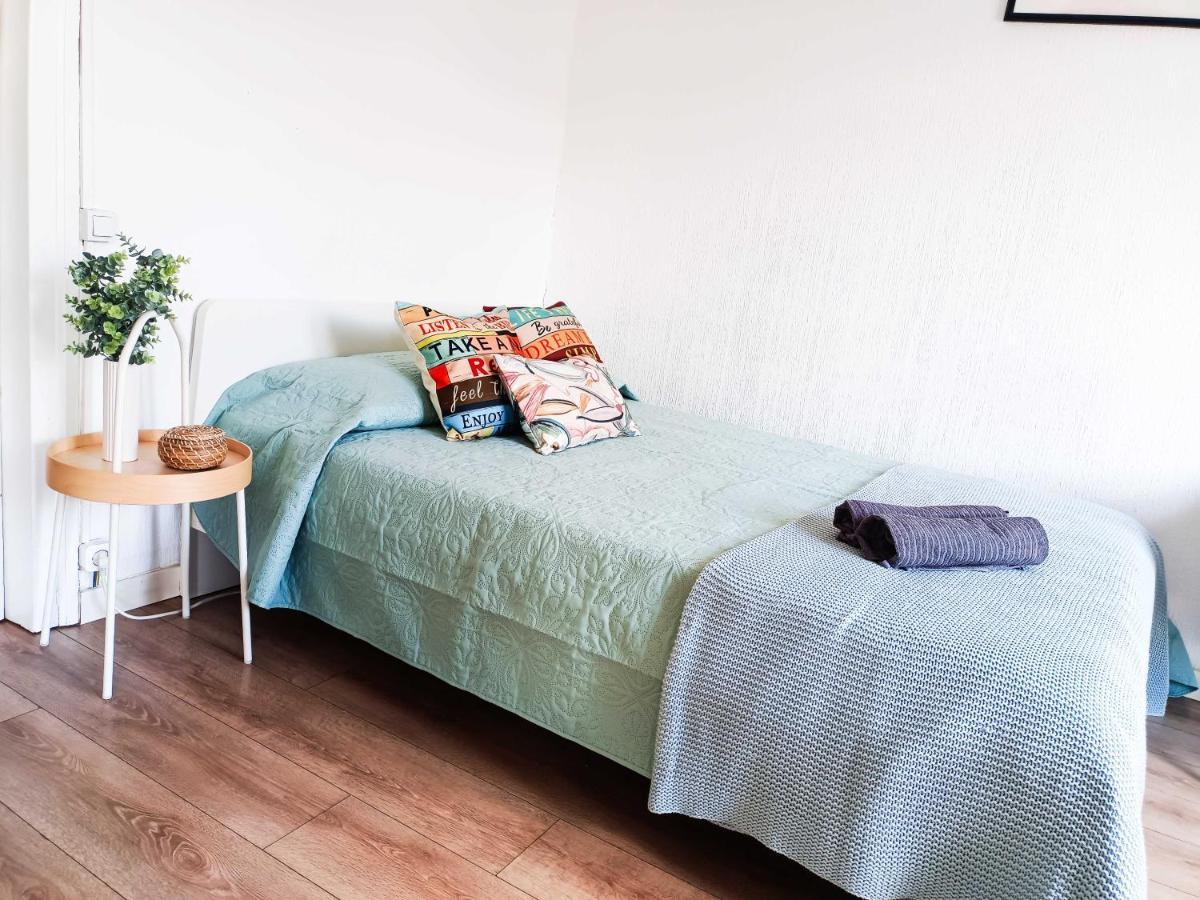 By Paseo De Gracia Hostel *