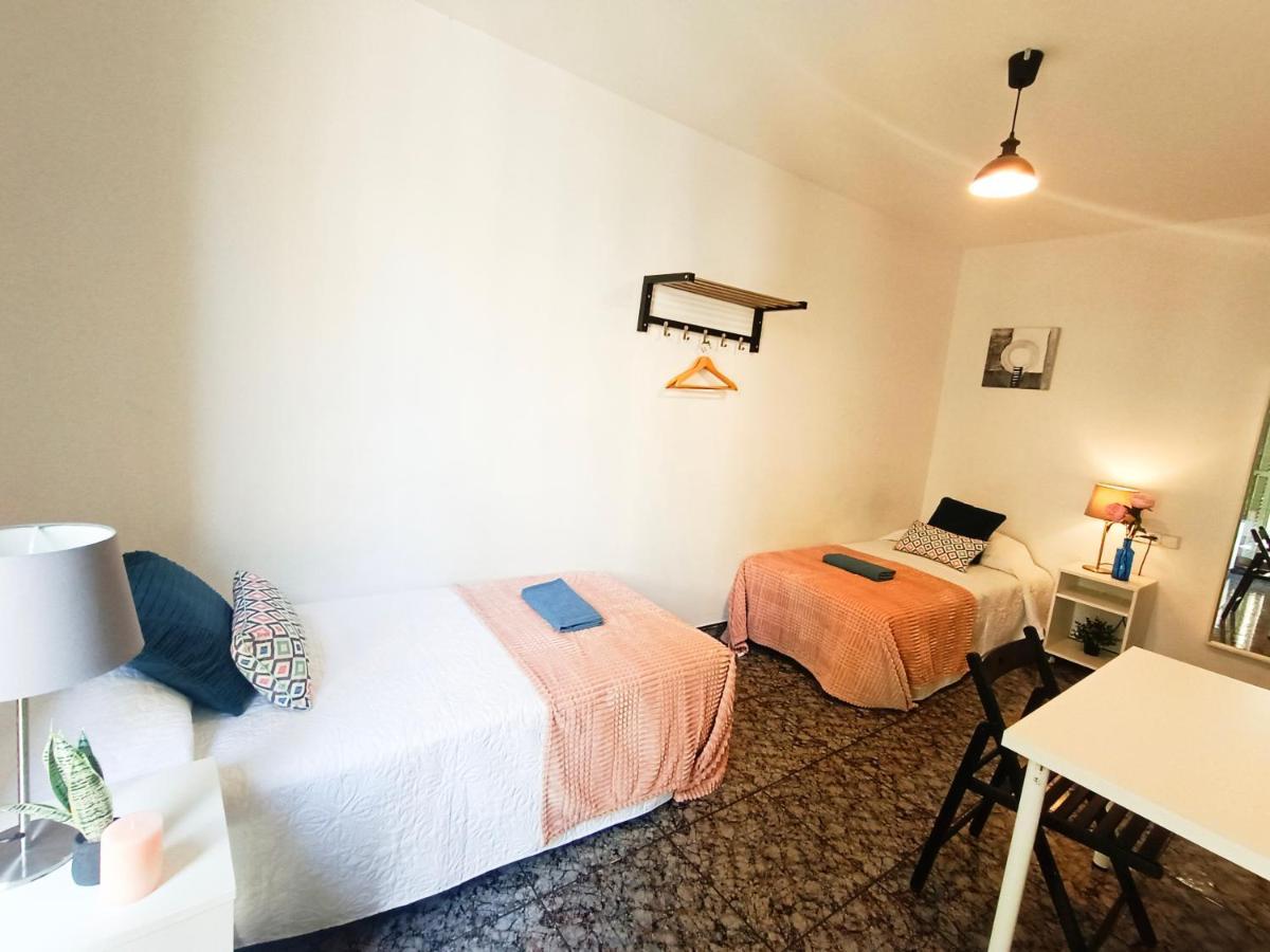 By Plaza Urquinaona Hostel