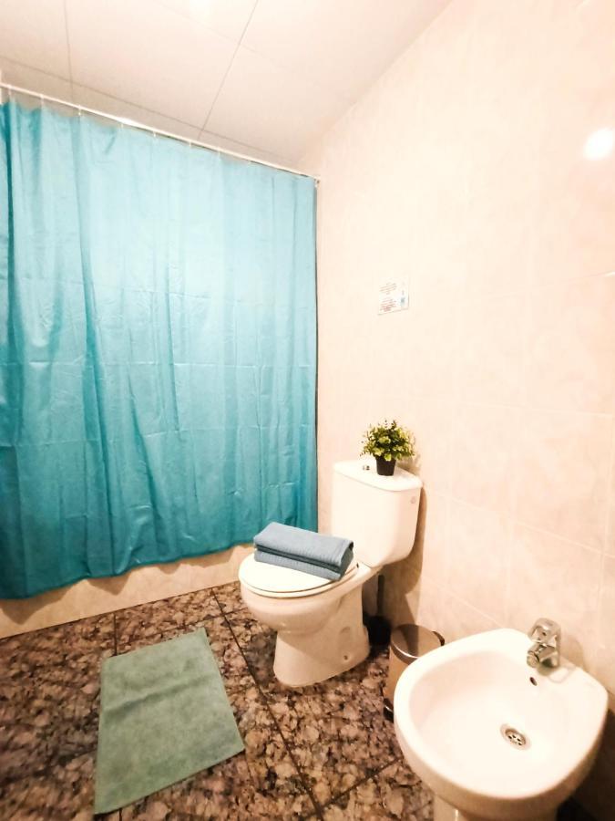 By Plaza Urquinaona Hostel *