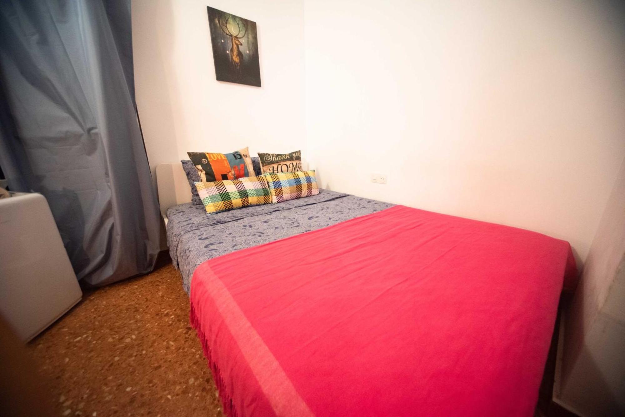 Eixample Private Hostel *
