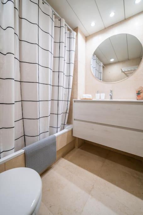 Piso Centrico Cerca De La Playa Con Parquing Appartement *