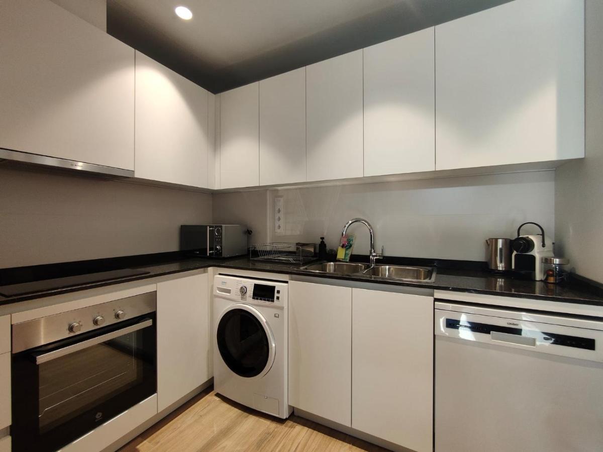 Mr Luxury Born 1br With Balcony Apartment *