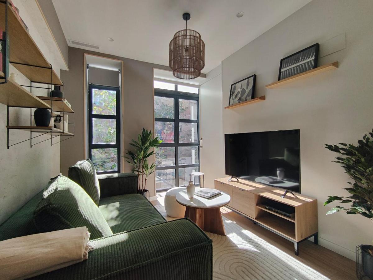Mr Luxury Born 1br With Balcony Apartment *