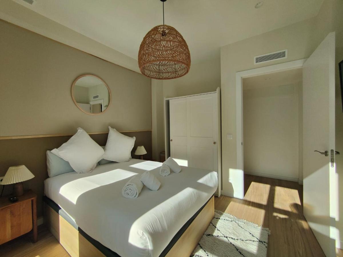 Mr Luxury Born 1br With Balcony Apartment